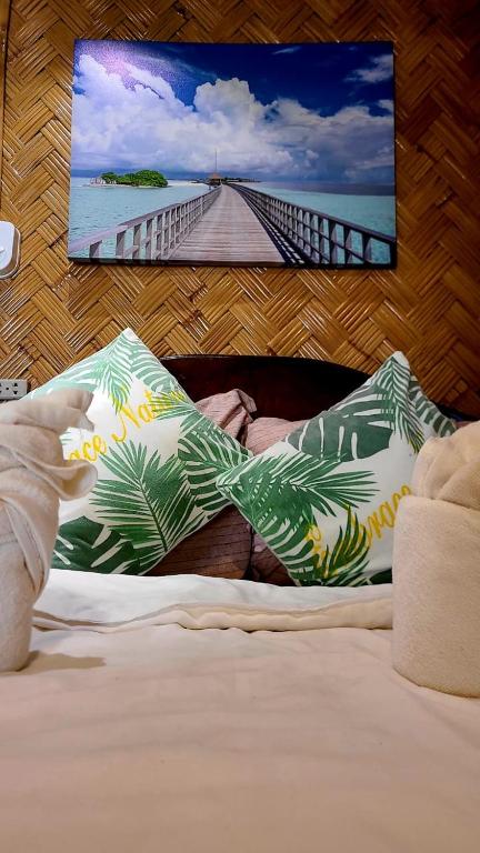 Uma cama ou camas num quarto em Coconut Cottages El Nido