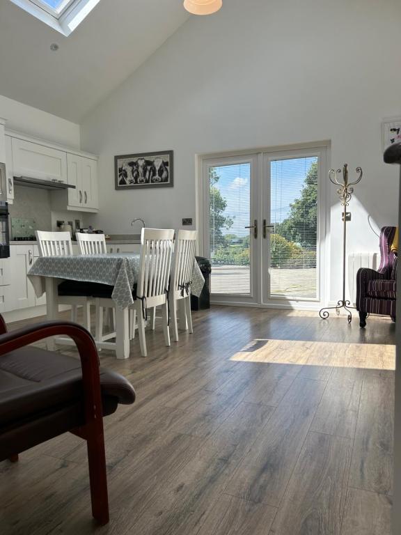 Fotografie z fotogalerie ubytování Sèid Bò - Sleeps 6 - NEW Private 6 Person HotTub Available v destinaci Burnfoot