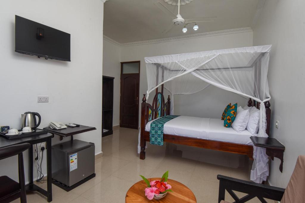 Postel nebo postele na pokoji v ubytování Zanzibar View Hotel