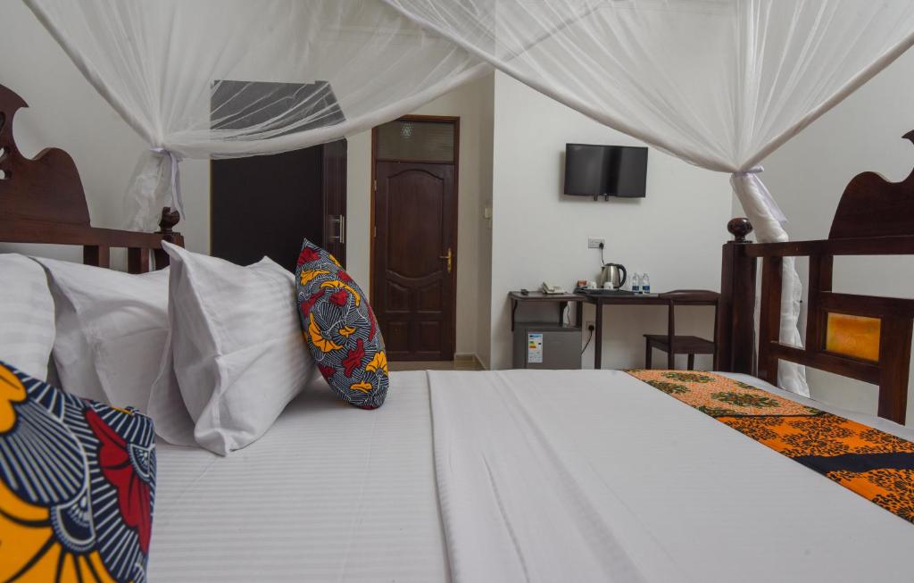 Postel nebo postele na pokoji v ubytování Zanzibar View Hotel