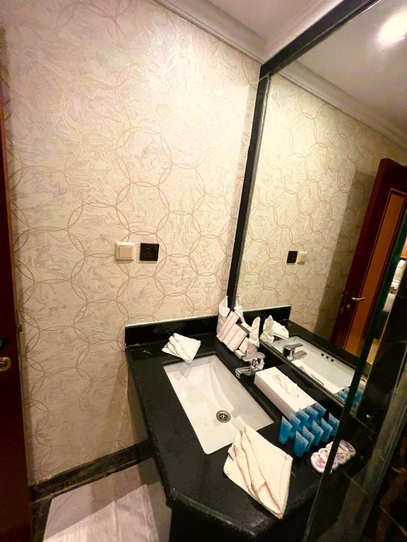 Postel nebo postele na pokoji v ubytování Maysan Al Maqam Hotel