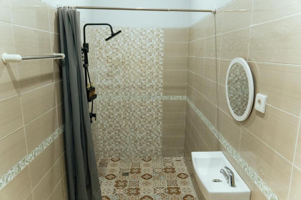 Koupelna v ubytování Dara House
