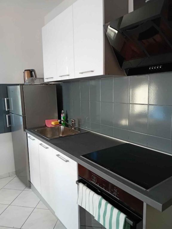 Kuchnia lub aneks kuchenny w obiekcie Apartments in Klimno - Insel Krk 12514