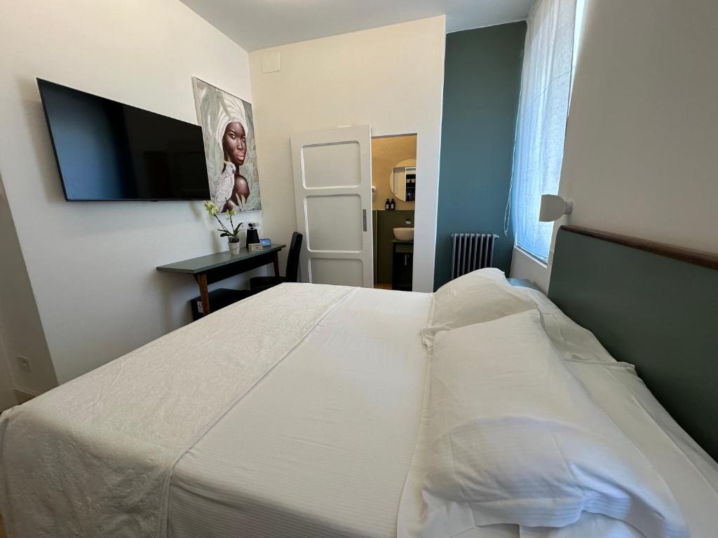 Postel nebo postele na pokoji v ubytování Domus Socolatae Cocoa Journey Tuscan Lifestyle B&B