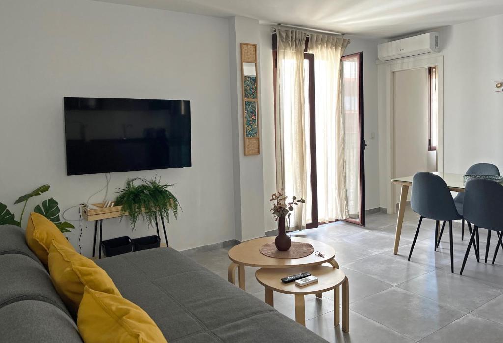 TV a/nebo společenská místnost v ubytování Mezquita Apartamento