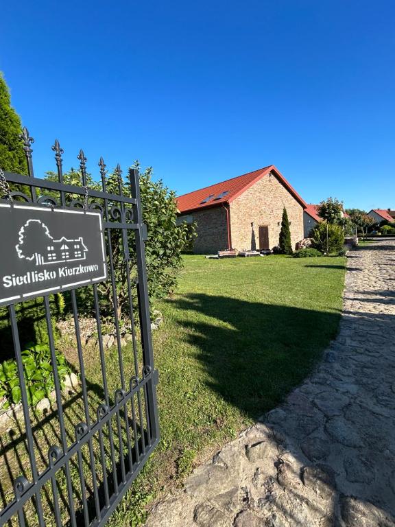 a sign on a gate in front of a church at Siedlisko Kierzkowo in Kierzkowo