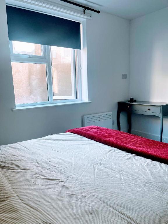 Postel nebo postele na pokoji v ubytování Bay Wind Apartment