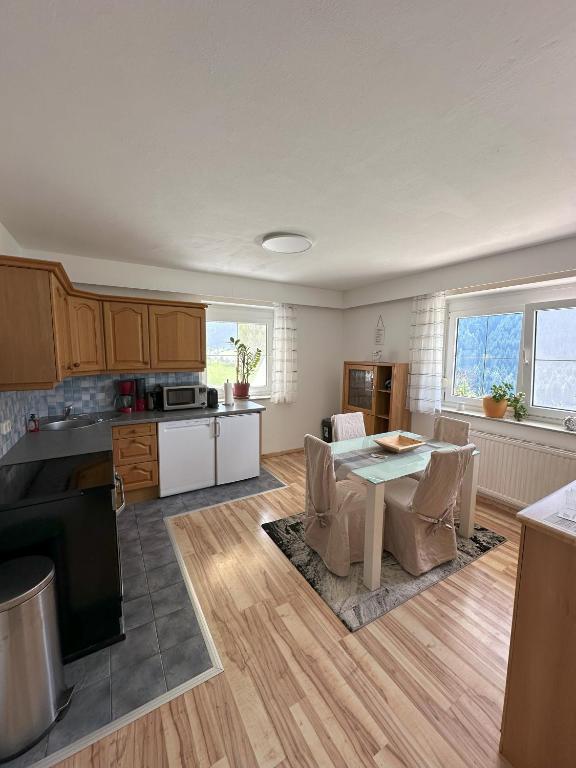 Kuchyň nebo kuchyňský kout v ubytování Ferienwohnung Brennseeblick