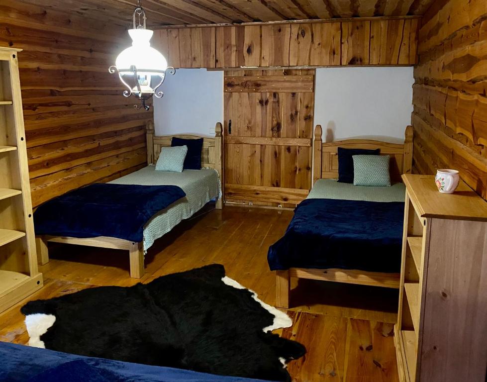 Postel nebo postele na pokoji v ubytování Stylově romantická venkovská chalupa Mlýnské Struhadlo
