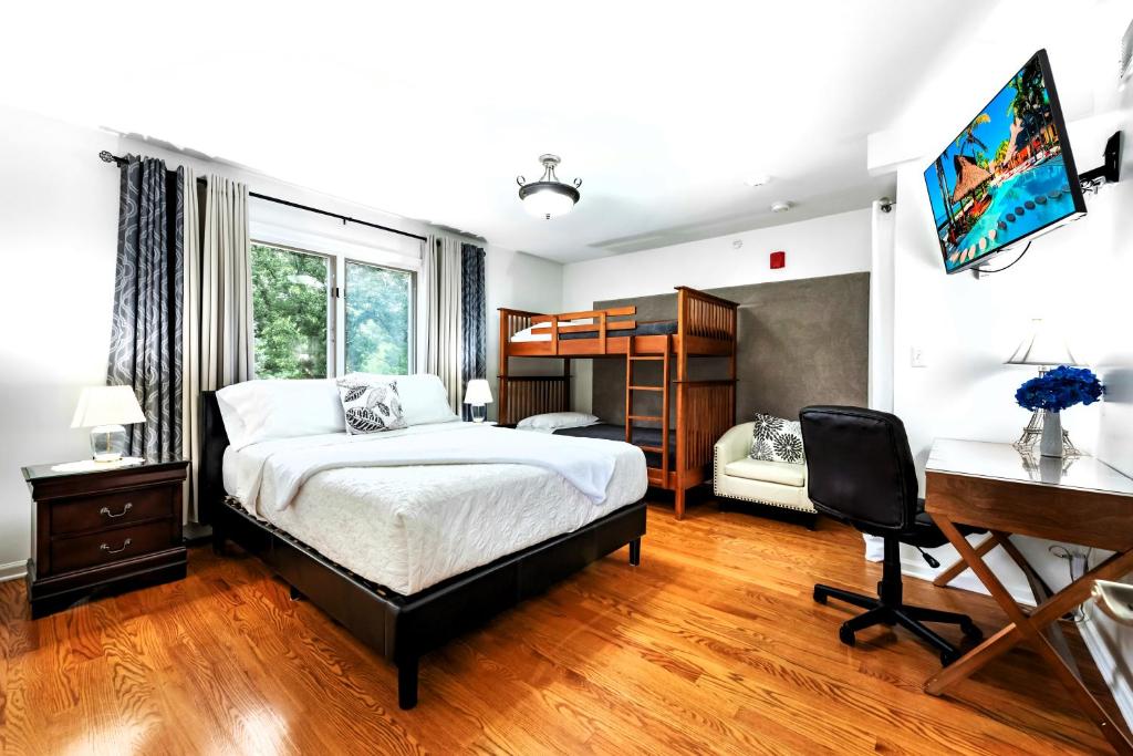 Postel nebo postele na pokoji v ubytování Harmony Inn, Huntley Illinois