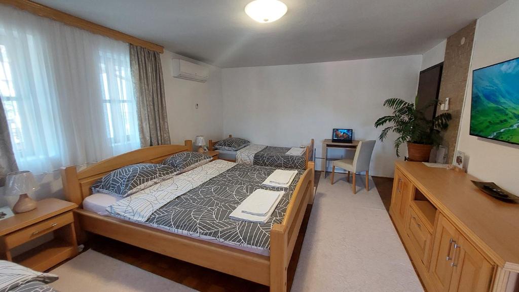 Panorama Travnik - Dreifachzimmer Mit Terrasse