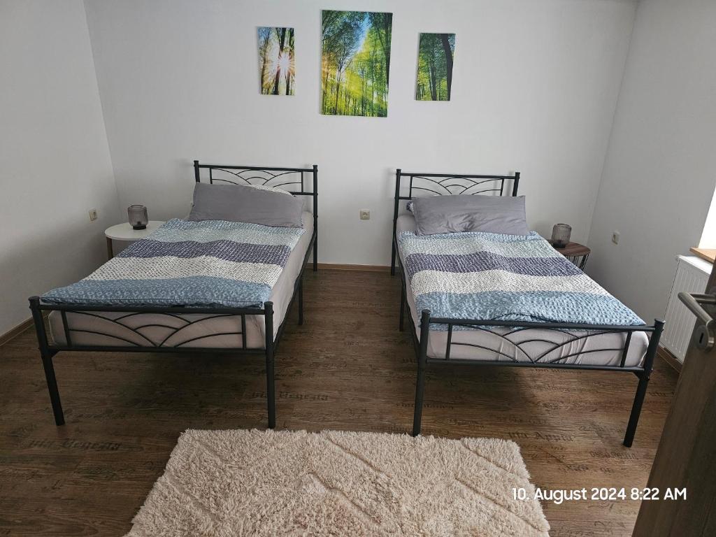 Postel nebo postele na pokoji v ubytování Bungalow ,, Zur langen Heide,,