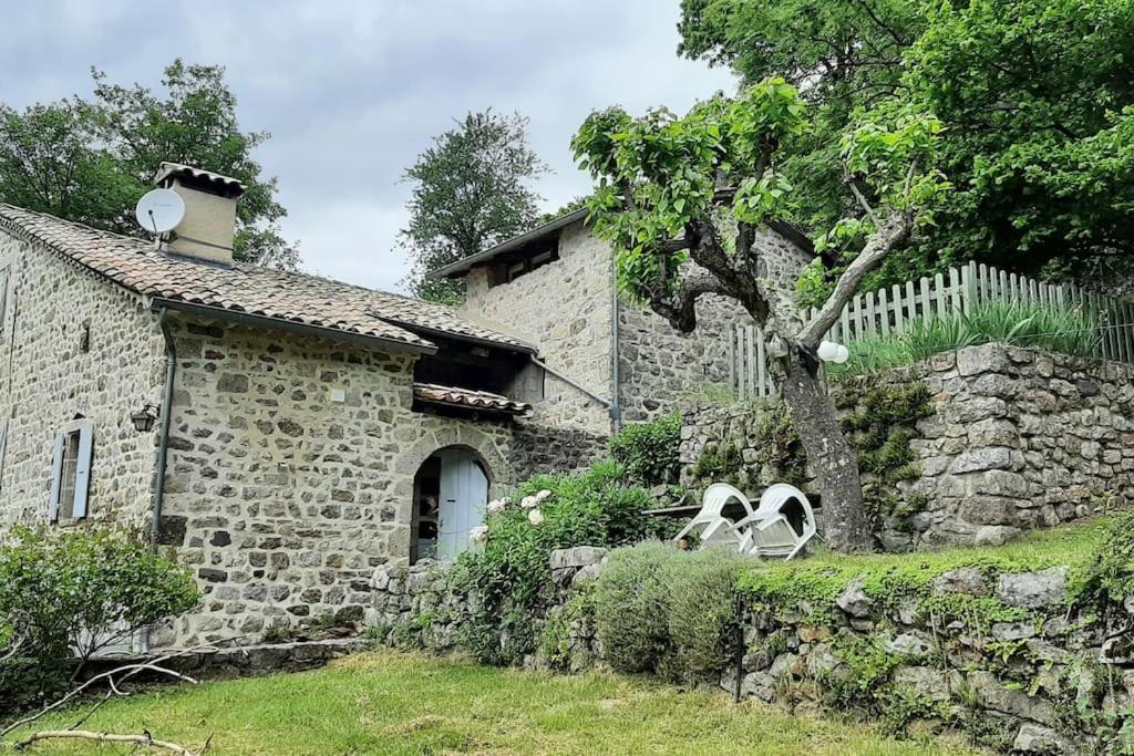Zahrada ubytování Maison de caractère en Ardèche verte