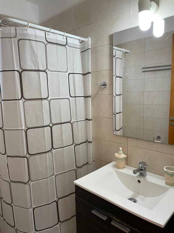 Koupelna v ubytování Theros house