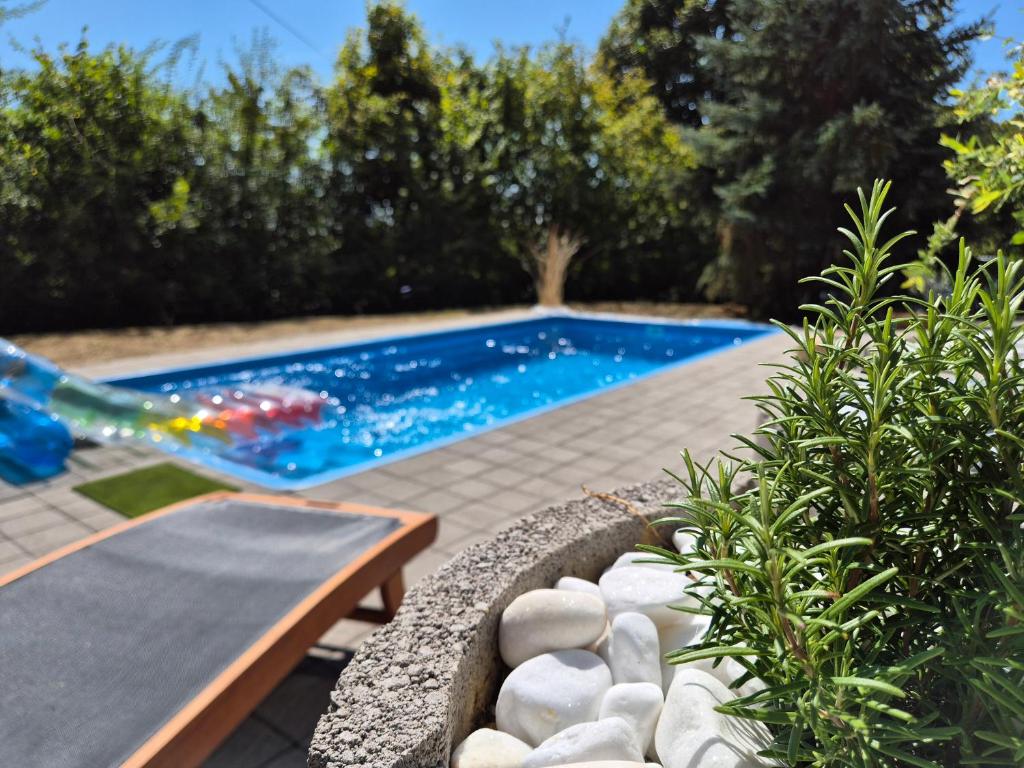 Бассейн в Holiday home LUNA или поблизости