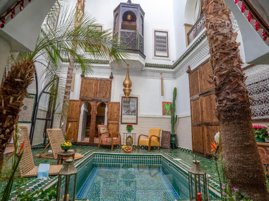 Bazén v ubytování Riad Yalla habibi nebo v jeho okolí
