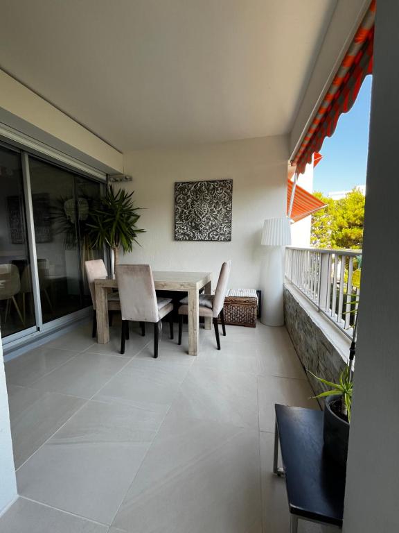 Balkón alebo terasa v ubytovaní 4P, Piscine, Tennis, Wifi, Proche Centre et Plages