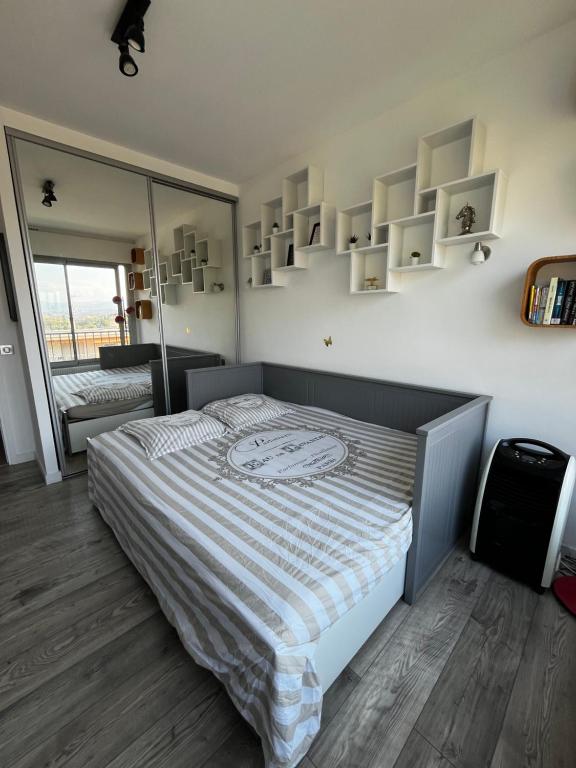 Posteľ alebo postele v izbe v ubytovaní 4P, Piscine, Tennis, Wifi, Proche Centre et Plages