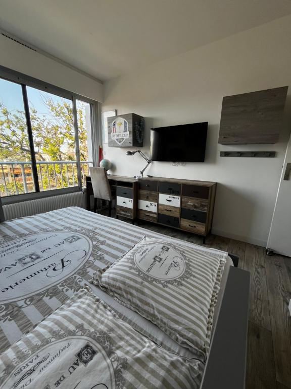 Posteľ alebo postele v izbe v ubytovaní 4P, Piscine, Tennis, Wifi, Proche Centre et Plages