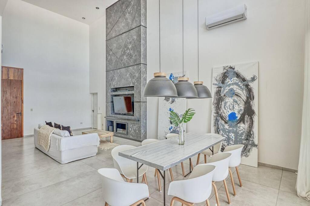 Impresionante casa en la laguna