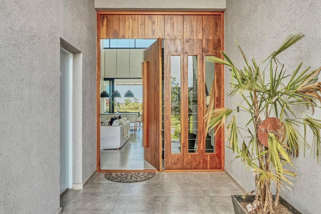 Impresionante casa en la laguna