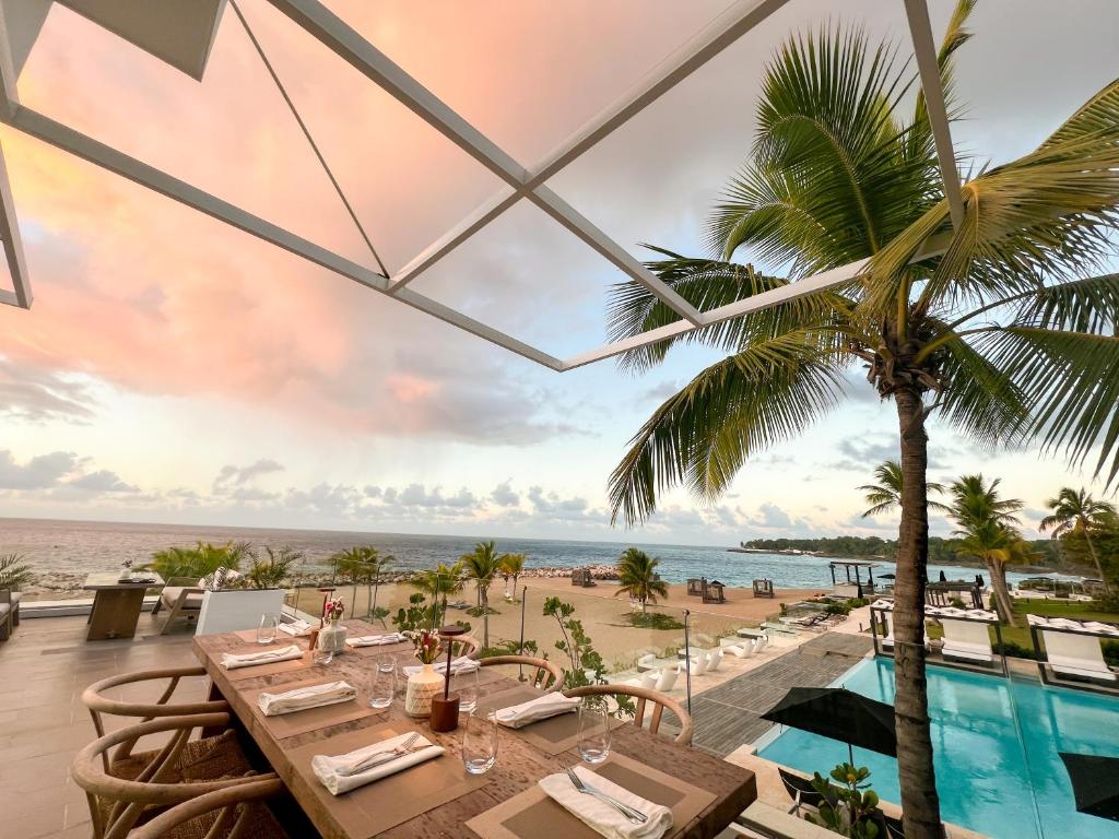 Bazén v ubytování The Ocean Club, a Luxury Collection Resort, Costa Norte nebo v jeho okolí