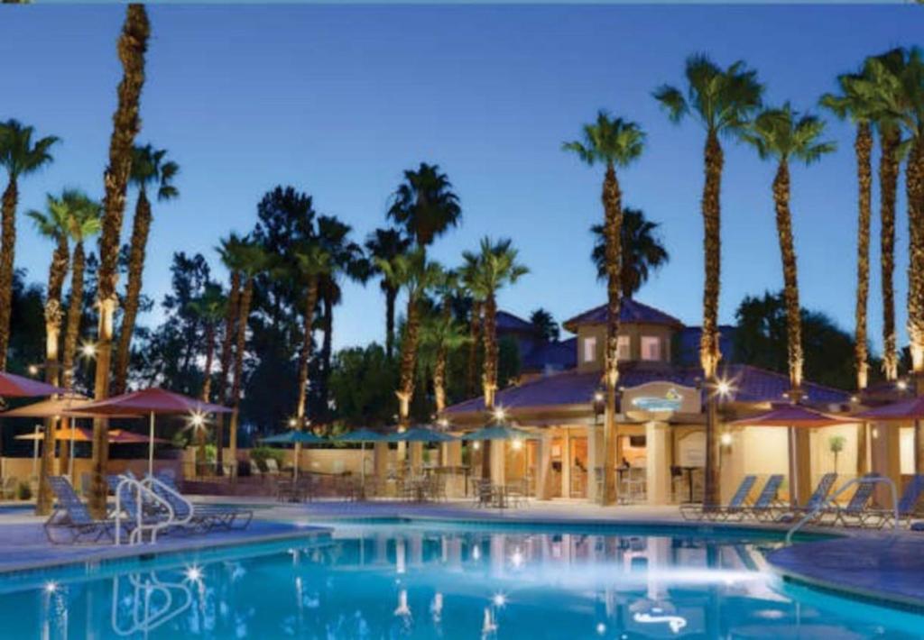 Bazén v ubytování Marriott Desert Springs Villas II 2BD nebo v jeho okolí