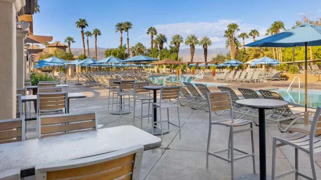 Bazén v ubytování Marriott Desert Springs Villas II 2BD nebo v jeho okolí