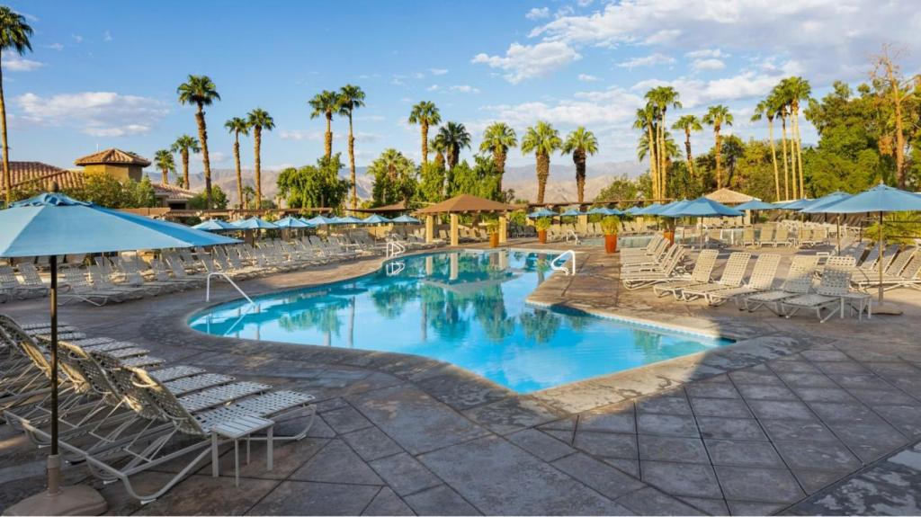 Bazén v ubytování Marriott Desert Springs Villas II 2BD nebo v jeho okolí