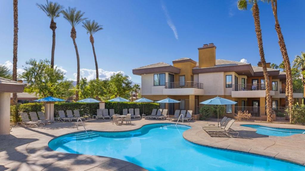 Bazén v ubytování Marriott Desert Springs Villas II 2BD nebo v jeho okolí