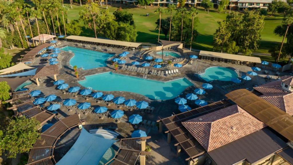 Bazén v ubytování Marriott Desert Springs Villas II 1BD nebo v jeho okolí