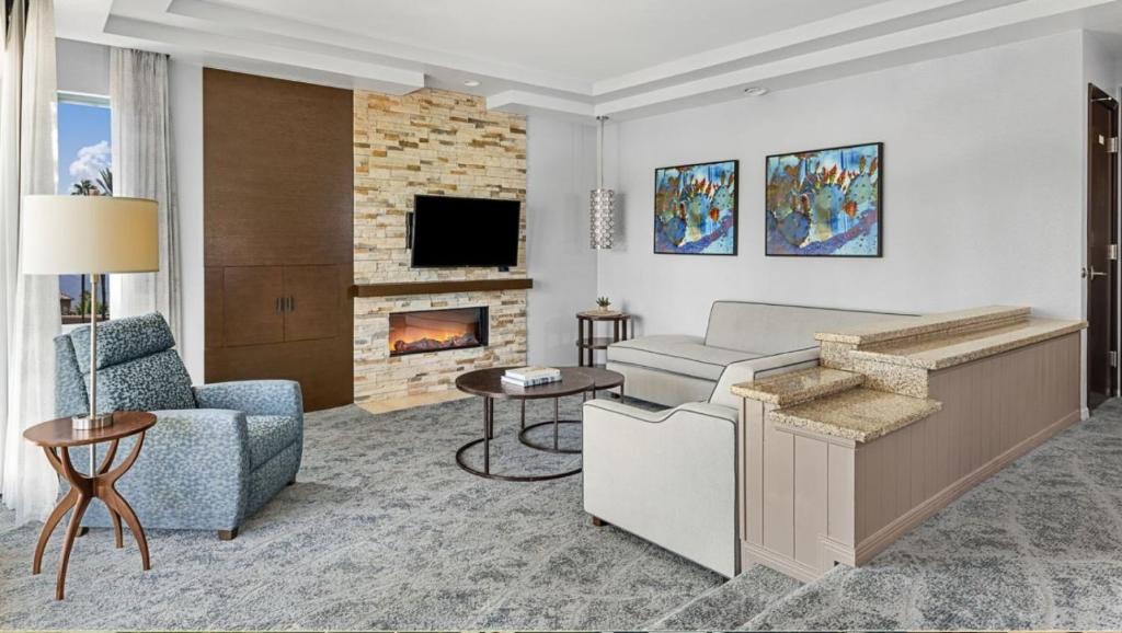 TV a/nebo společenská místnost v ubytování Marriott Desert Springs Villas I - 1BD