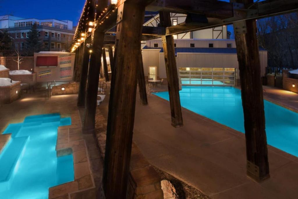 Bazén v ubytování Marriott Summit Watch Luxury Studio nebo v jeho okolí