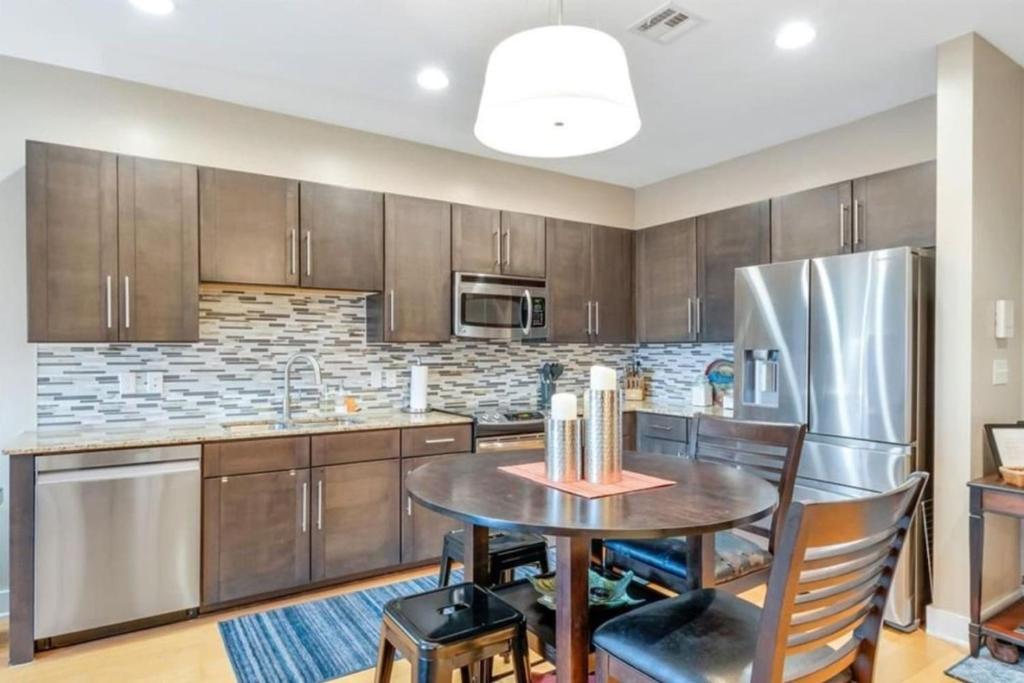 Dapur atau dapur kecil di The Whaley in Downtown OKC