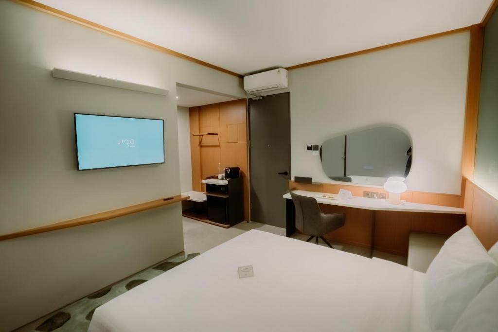 Postel nebo postele na pokoji v ubytování Jiro Hotel