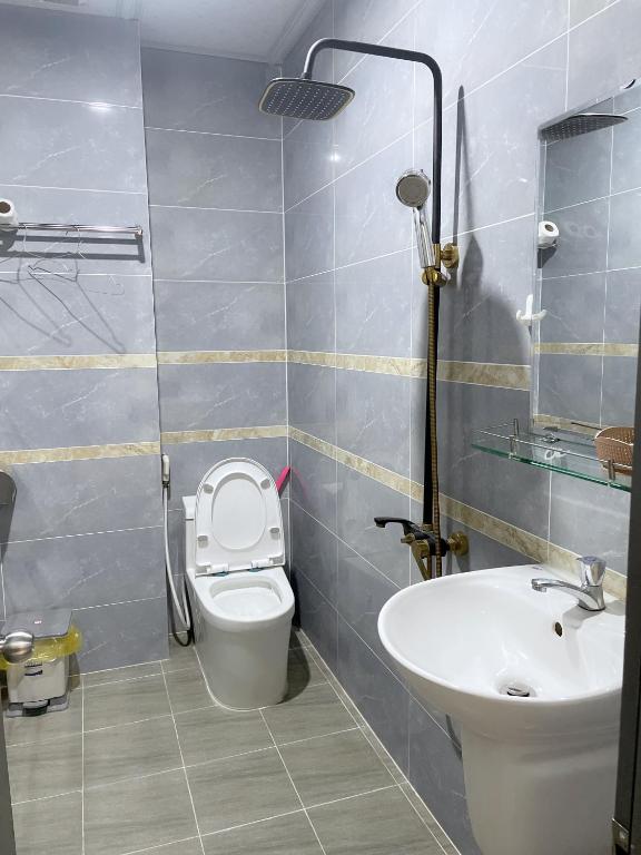 Phòng tắm tại Hotel Hoàng Phúc