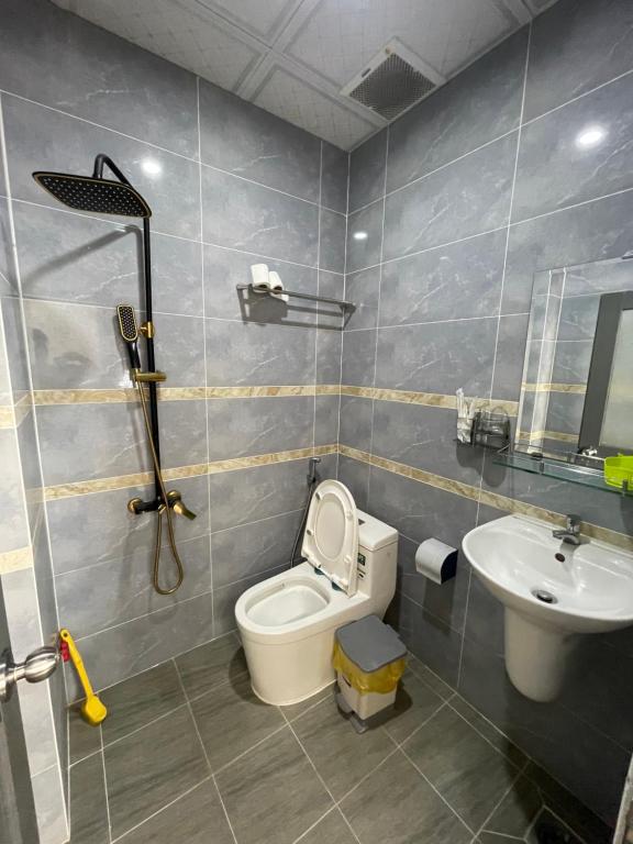Phòng tắm tại Hotel Hoàng Phúc