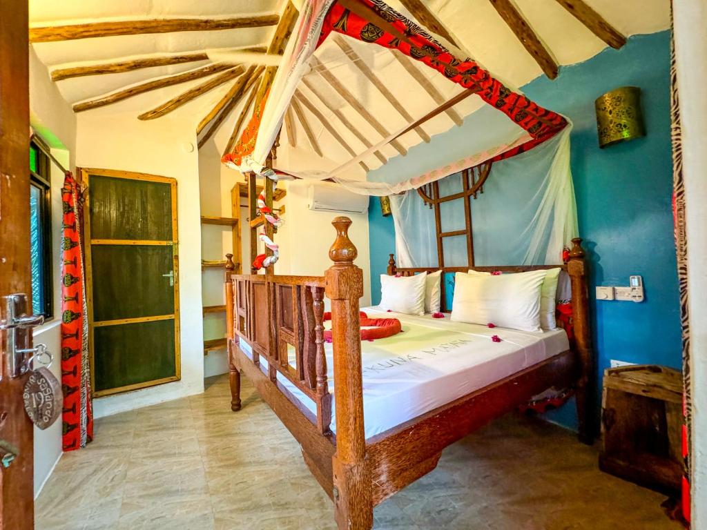 Postel nebo postele na pokoji v ubytování Sagando Bungalows Zanzibar