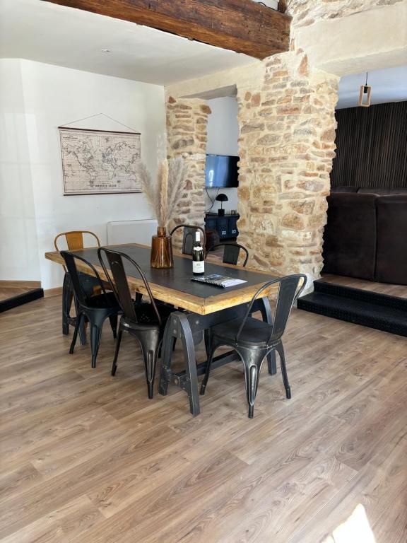 Afbeelding uit fotogalerij van Le gîte du Château Mouton in Châtenoy-le-Royal