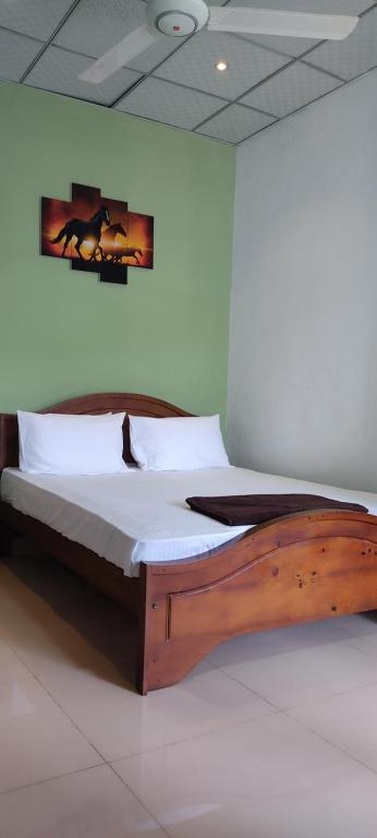 Postel nebo postele na pokoji v ubytování Empire Valley Hotel