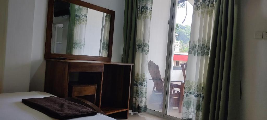 Postel nebo postele na pokoji v ubytování Empire Valley Hotel