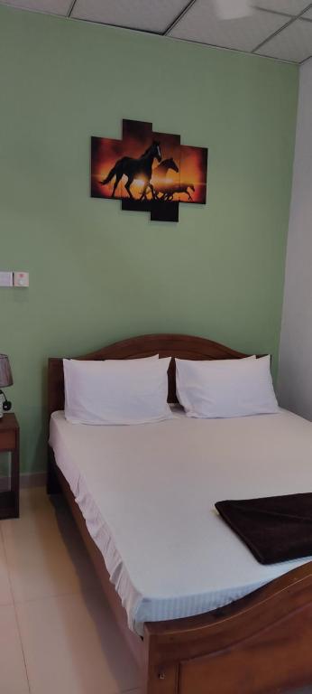 Postel nebo postele na pokoji v ubytování Empire Valley Hotel
