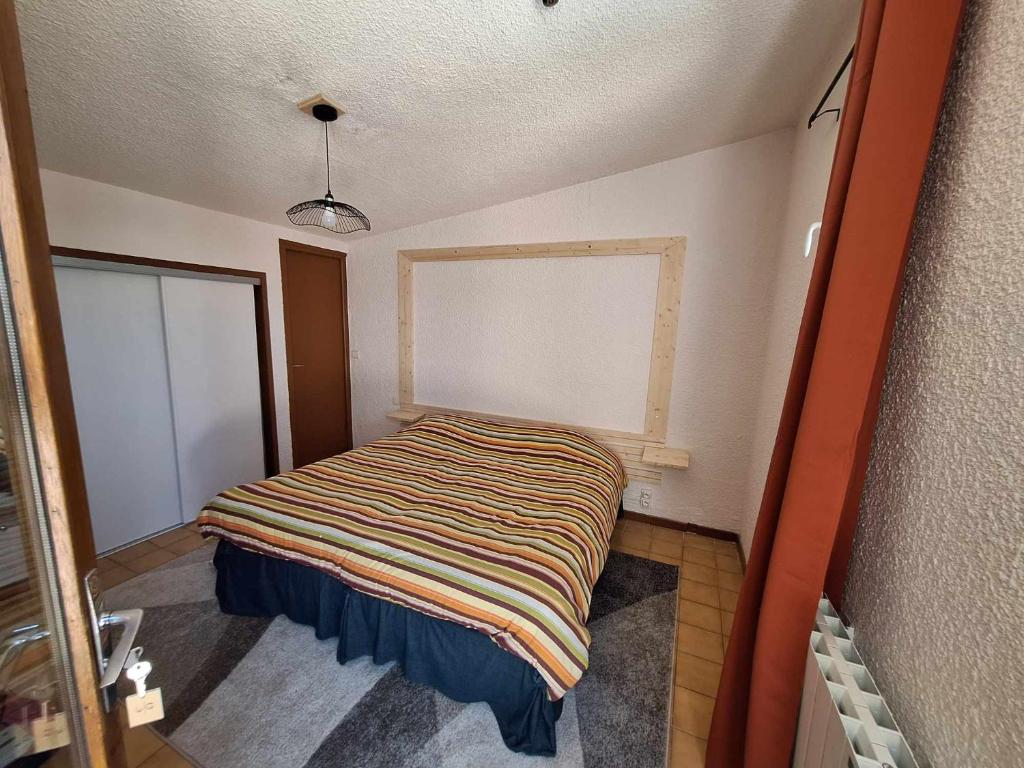 Postel nebo postele na pokoji v ubytování Hotel Le Connetable