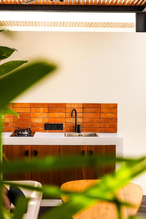 Kuchyň nebo kuchyňský kout v ubytování Meraki Lombok Villas