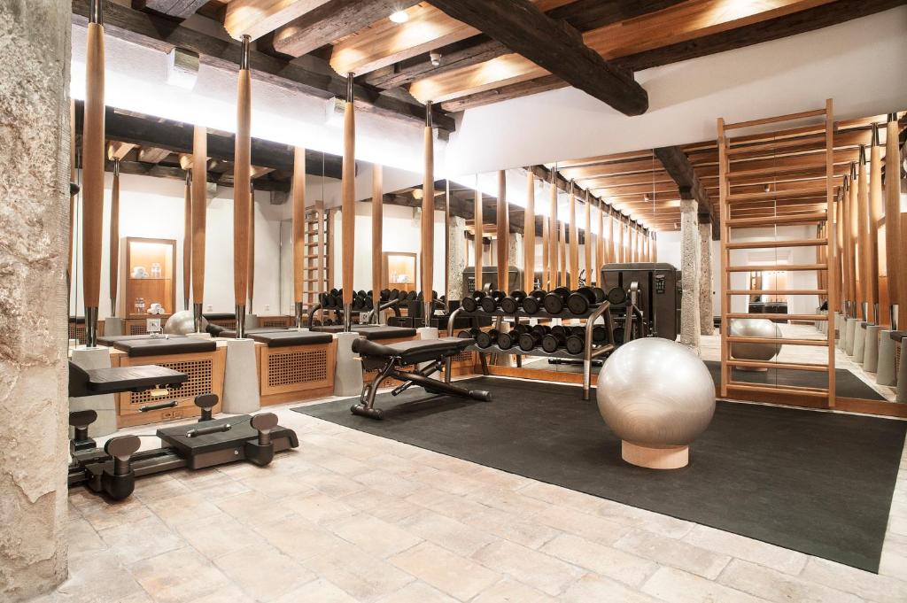 Fitness centrum a/nebo fitness zařízení v ubytování Luxury Residences by Widder Hotel