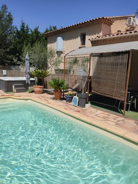 Photo de la galerie de l'établissement Hébergement Joséphine, à Vernègues