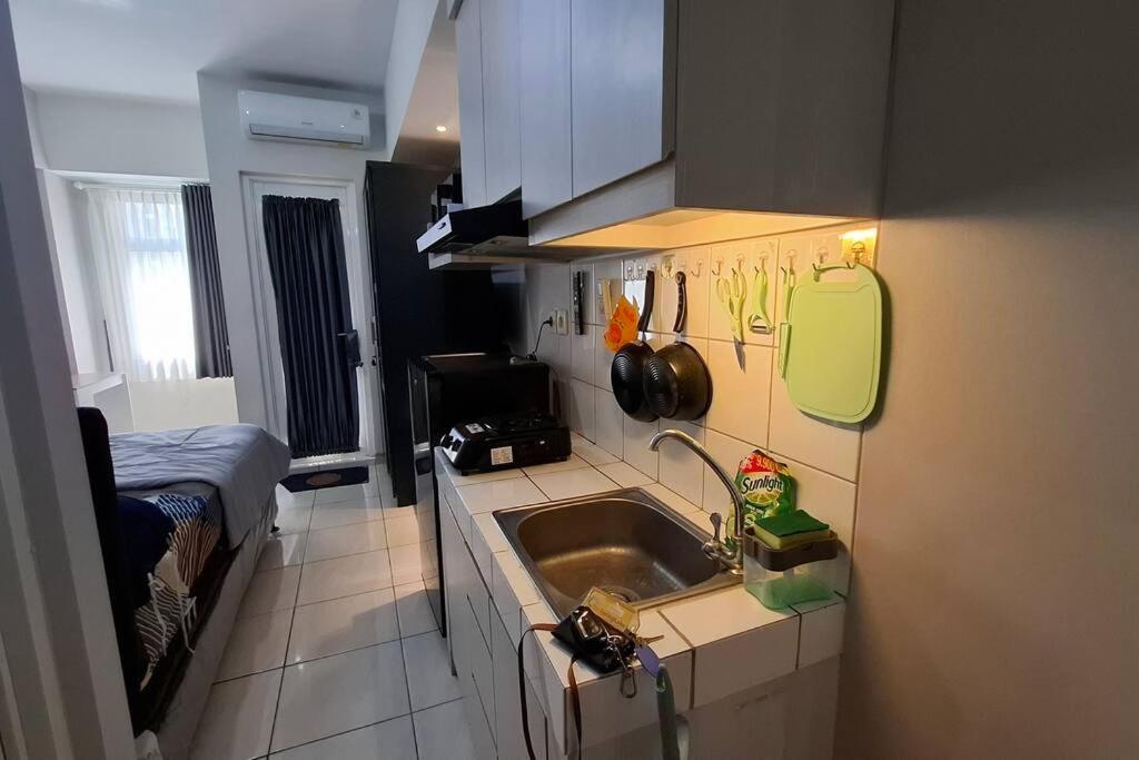 Kuchyň nebo kuchyňský kout v ubytování Studio with pool & next to mall