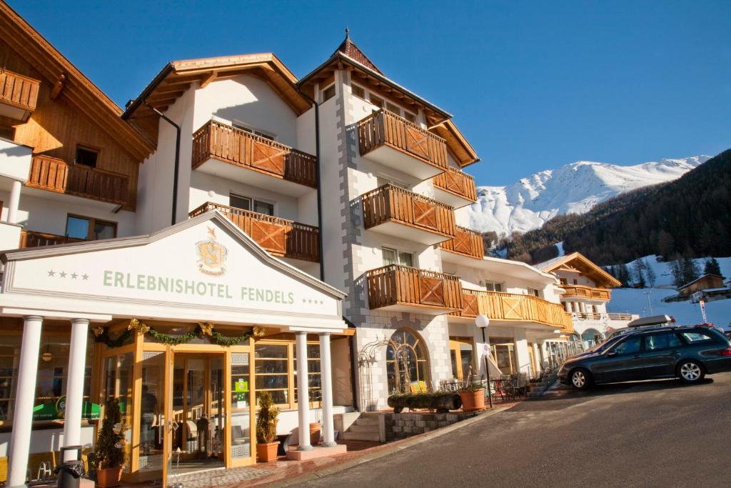 Nespecifikovaný výhled na hory nebo výhled na hory při pohledu z hotelu