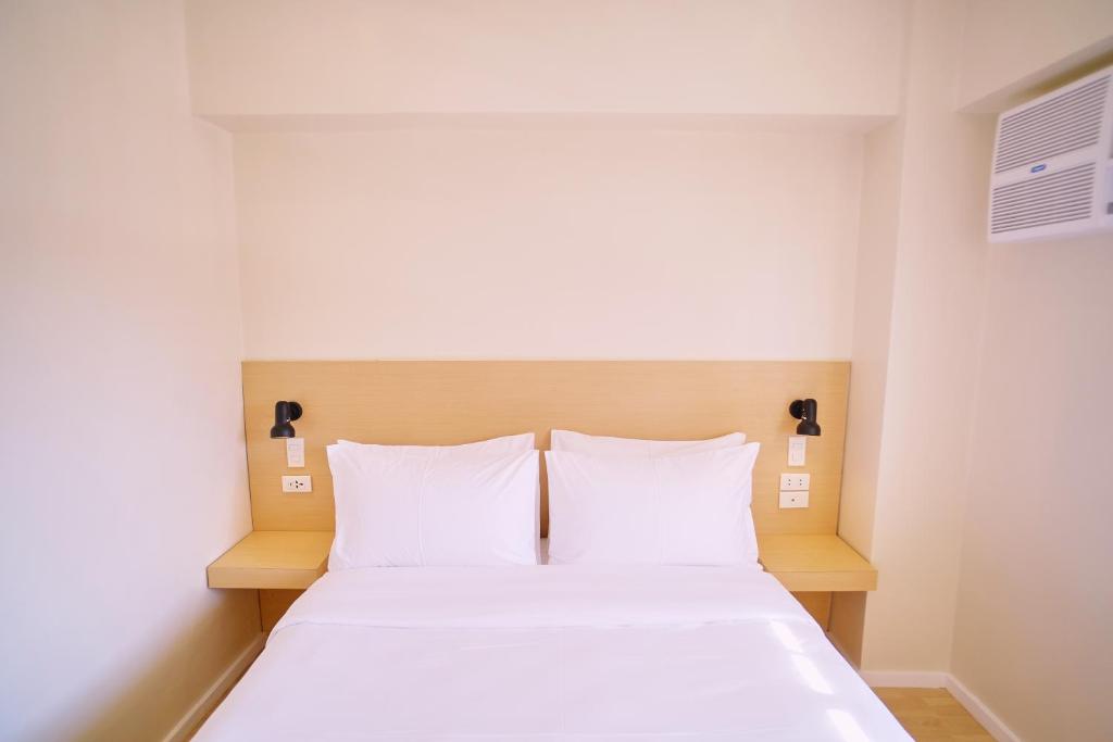 Postel nebo postele na pokoji v ubytování Bridge Hotel Express