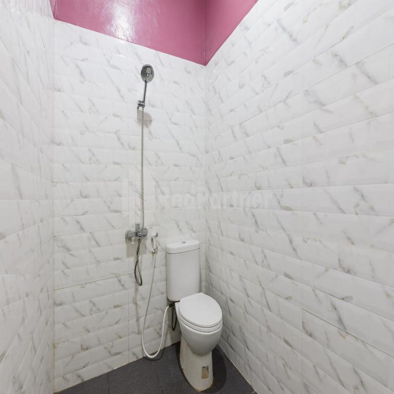 Koupelna v ubytování Hotel 78 Parapat Mitra RedDoorz
